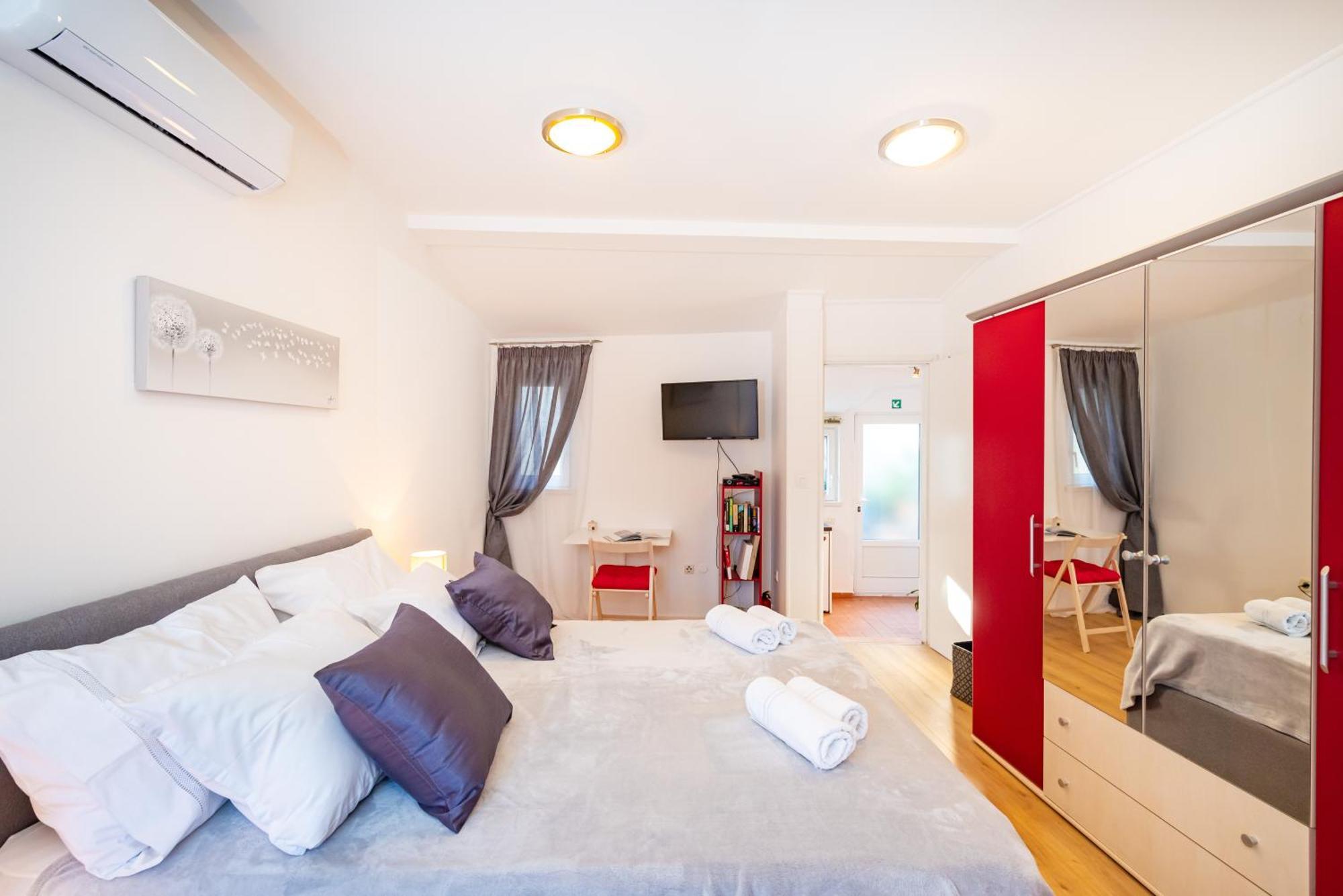 Mediterranean Terrace Apartment With Bikes & Sup Skradin Exterior foto